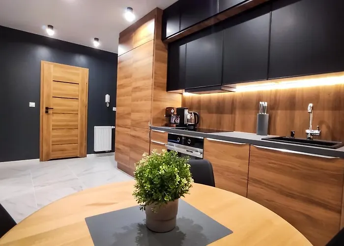 Wroclawska Two Bedroom Apartment