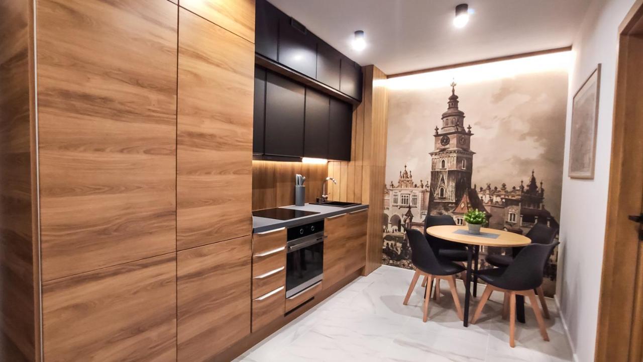 Wroclawska Two Bedroom Apartment *